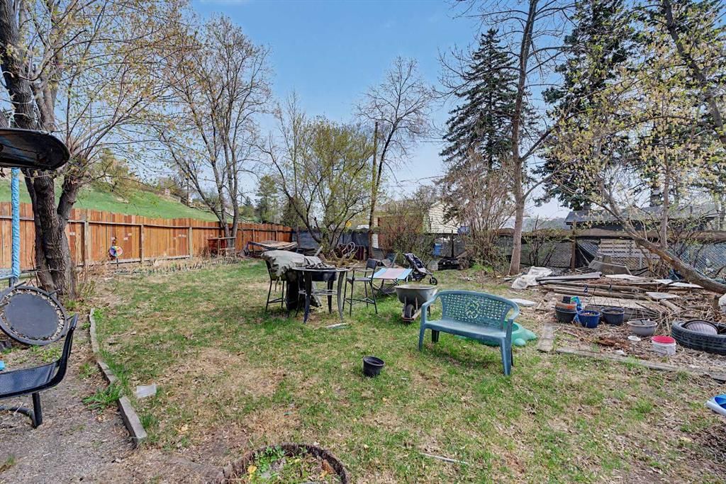 7204 21A Street SE, Calgary — photo 4 of 50