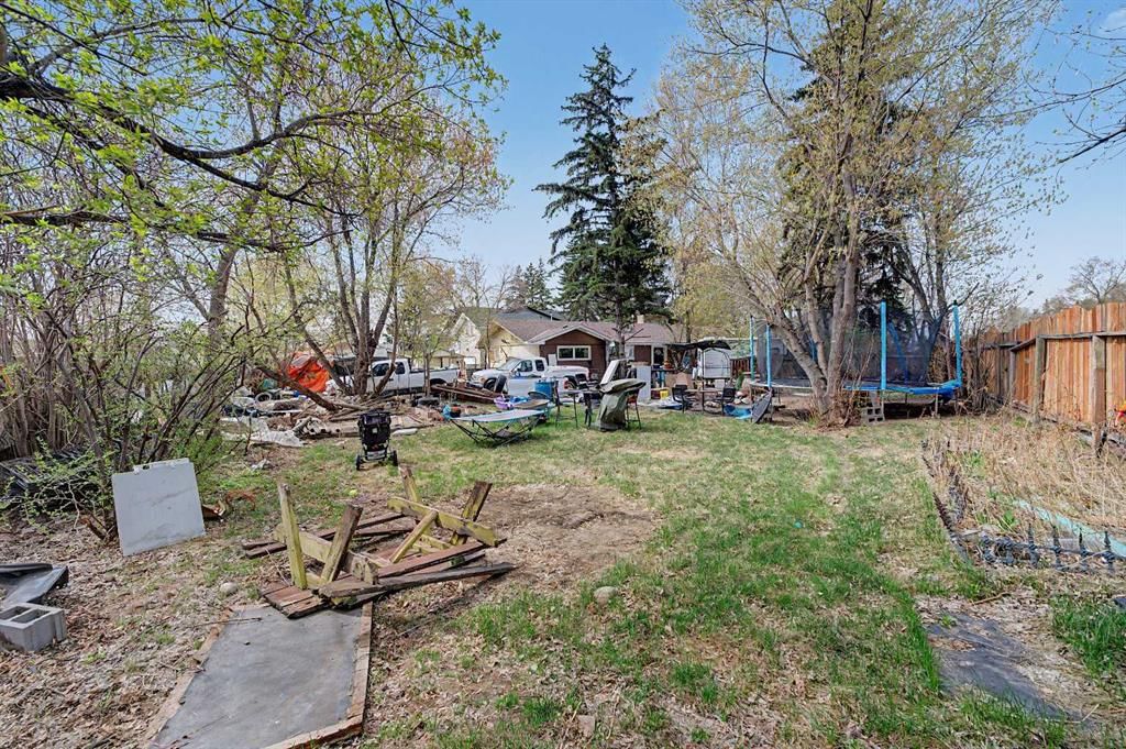 7204 21A Street SE, Calgary — photo 5 of 50