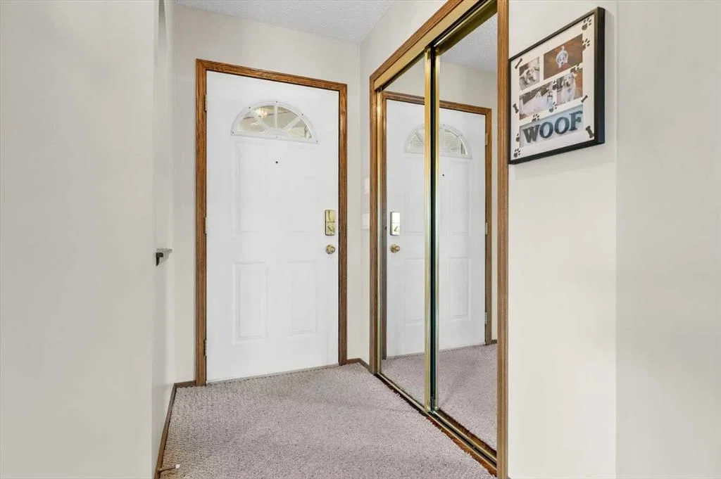 4 Citadel Meadow Court NW, Calgary — photo 4 of 42