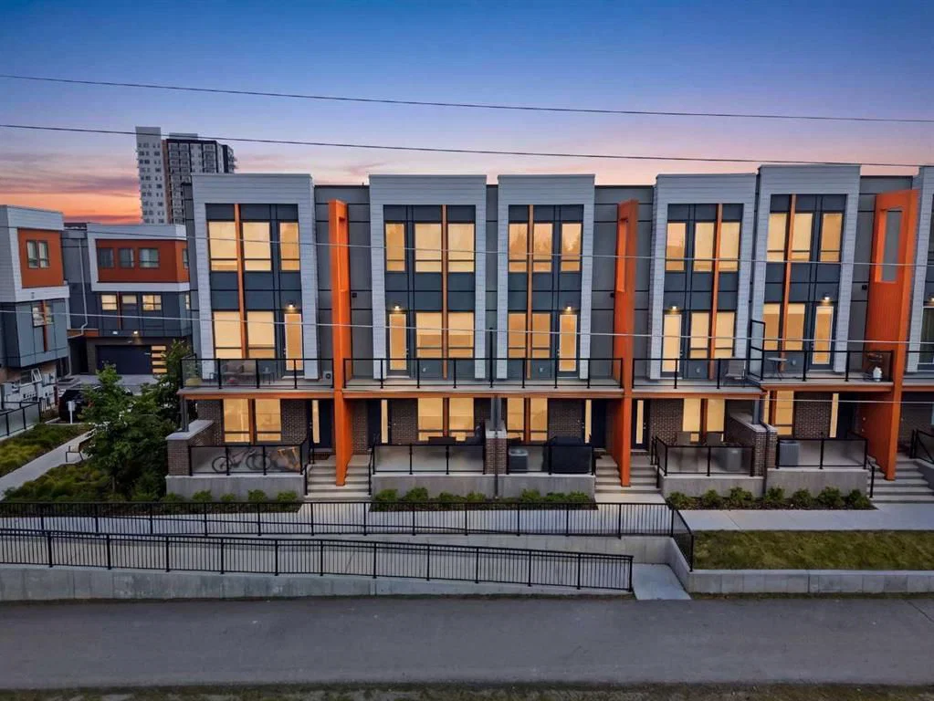 4065 32 Avenue NW, Calgary — main listing photo