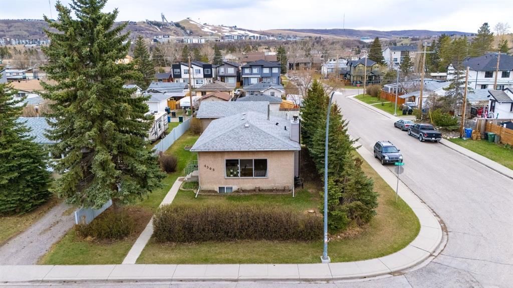4363 70 Street NW, Calgary — main listing photo