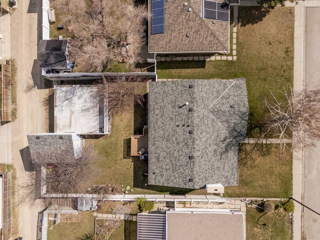 7720 Hunterquay Road NW, Calgary — photo 3 of 48