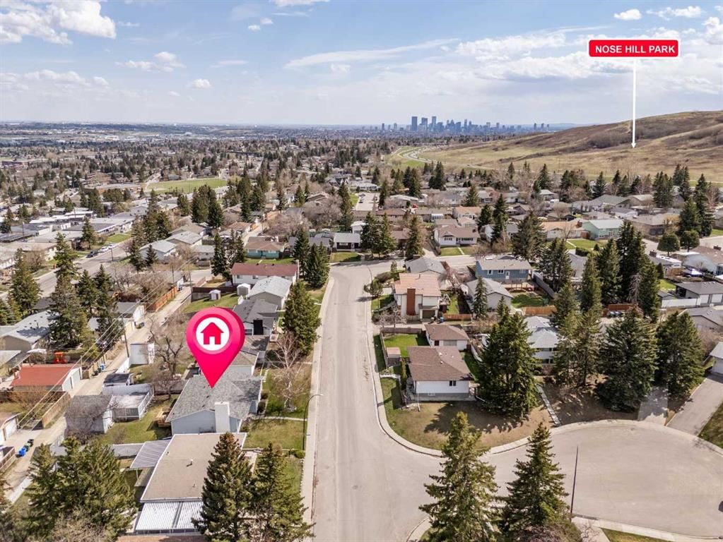 7720 Hunterquay Road NW, Calgary — photo 5 of 48
