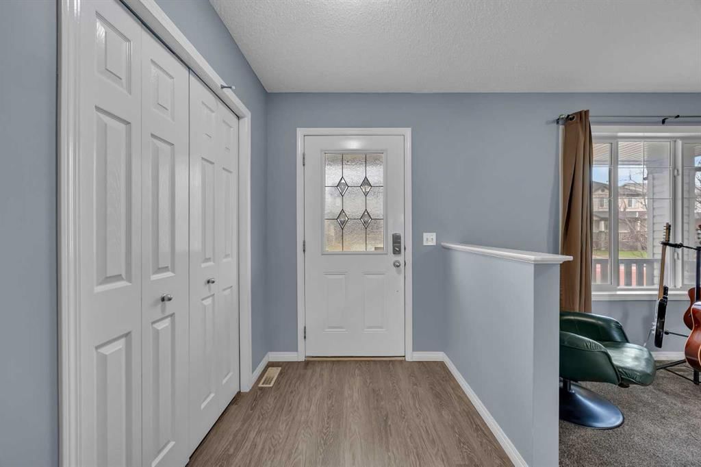 122 Bridlecrest Manor SW, Calgary — photo 3 of 35