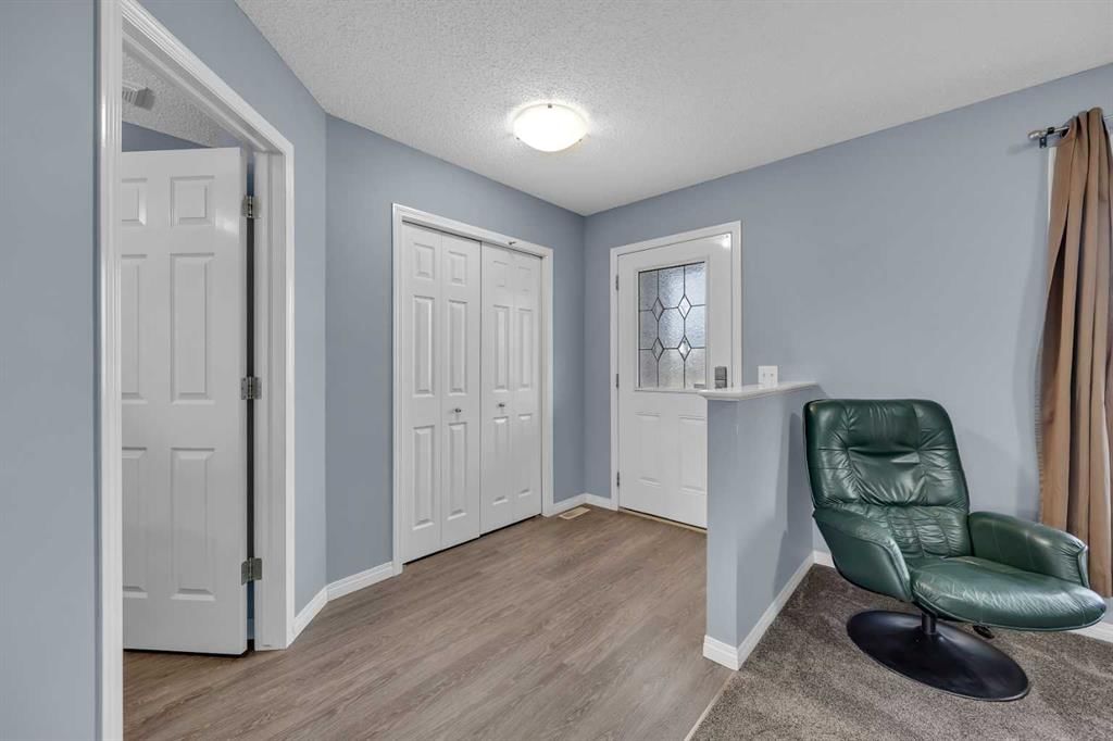 122 Bridlecrest Manor SW, Calgary — photo 4 of 35