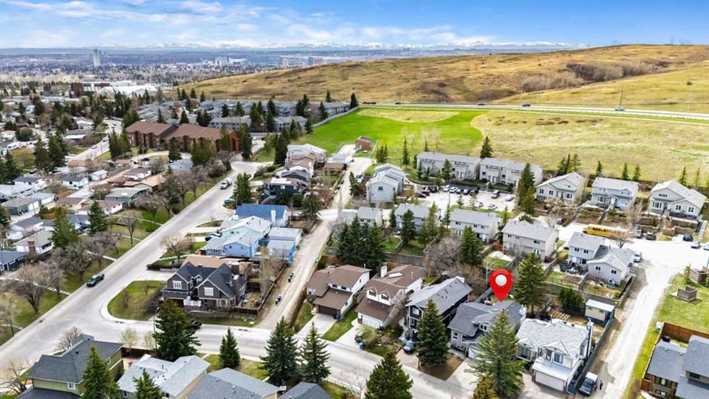 5019 Norris Road NW, Calgary — photo 3 of 47