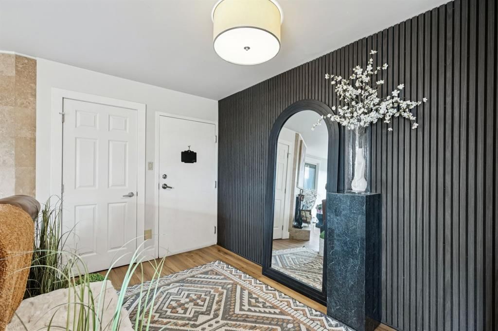 203, 350 4 Avenue NE, Calgary — main listing photo