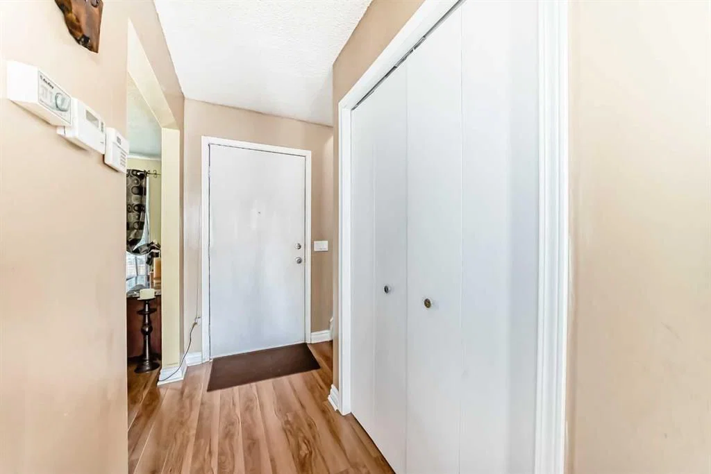 4821 60 Street NE, Calgary — photo 3 of 50