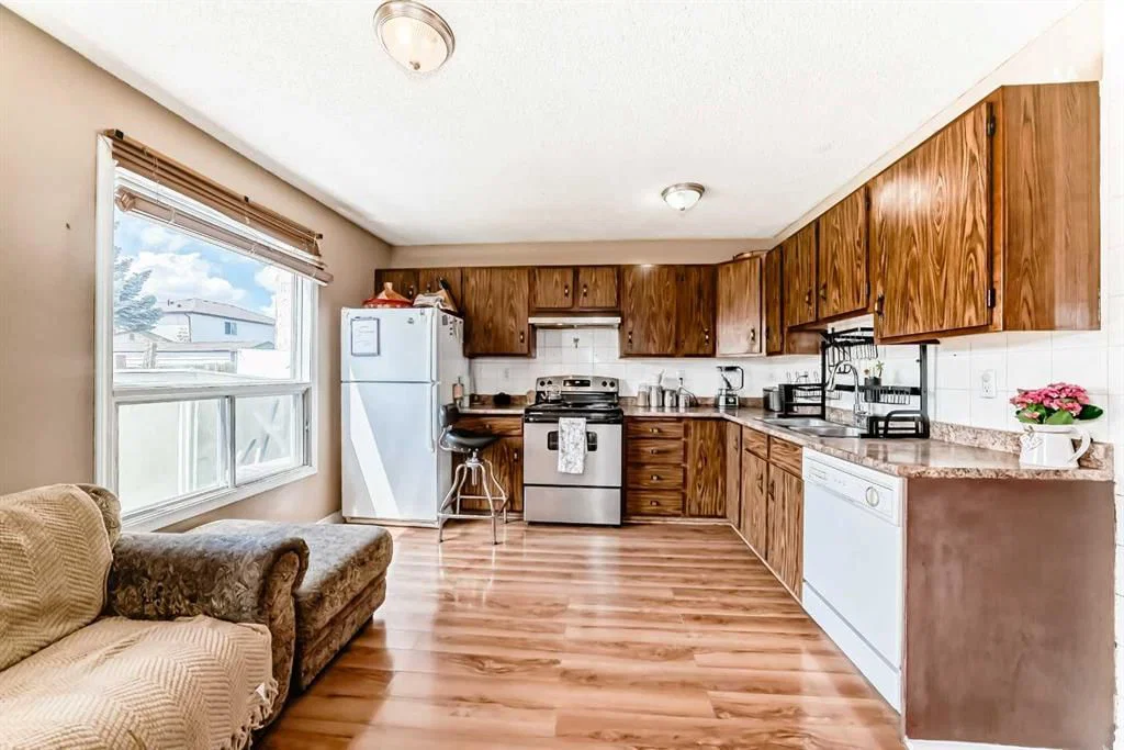 4821 60 Street NE, Calgary — photo 4 of 50