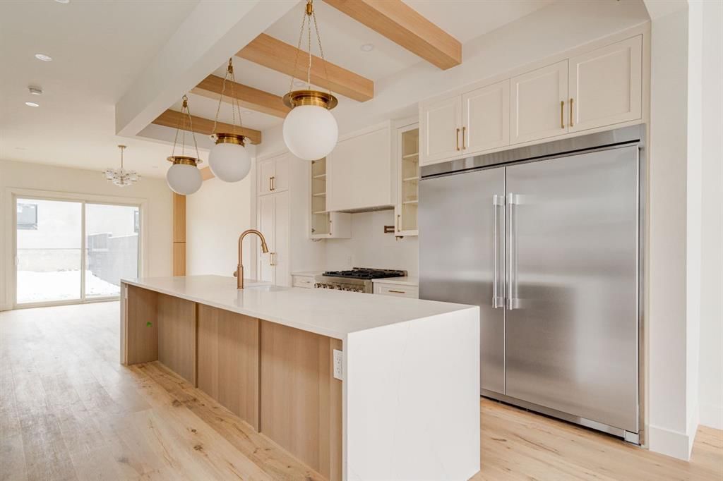 2447 29 Avenue SW, Calgary — photo 4 of 39