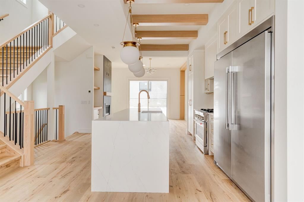 2447 29 Avenue SW, Calgary — photo 5 of 39