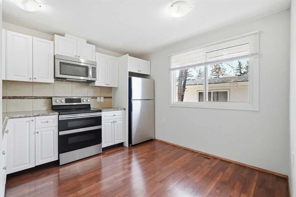 3405 35 Avenue SE, Calgary — photo 4 of 28