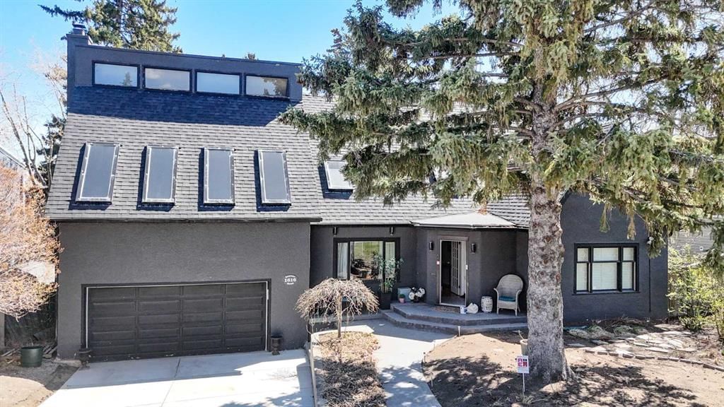1616 Summer Street SW, Calgary — main listing photo