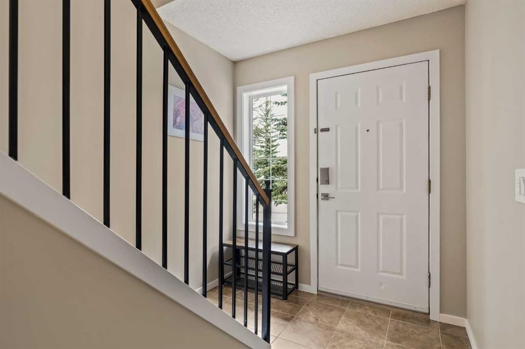 101 Country Hills Villas NW, Calgary — photo 3 of 28