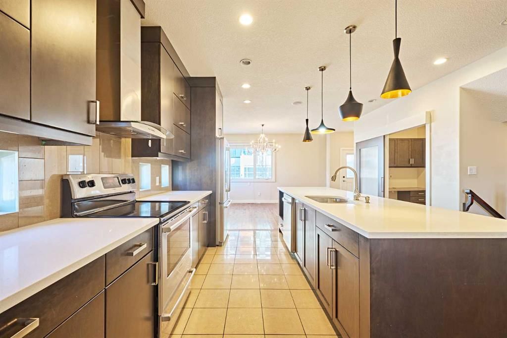 1840 Westmount Road NW, Calgary — photo 5 of 44