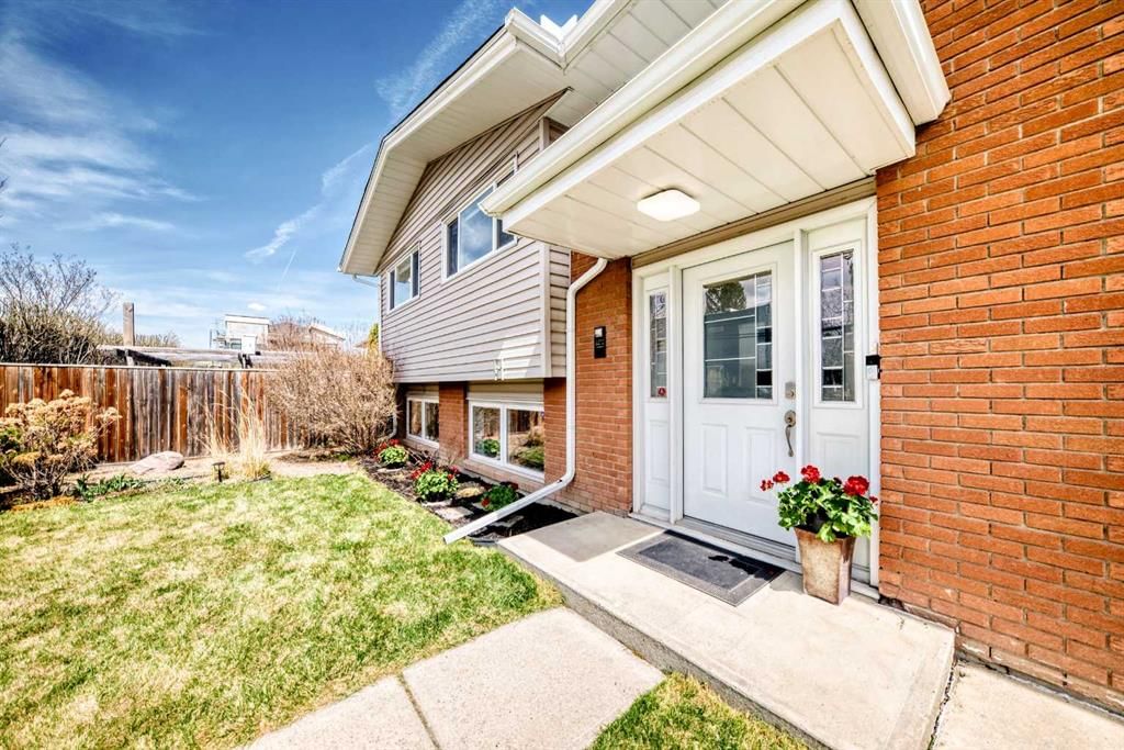 2212 4 Street NE, Calgary — photo 2 of 50