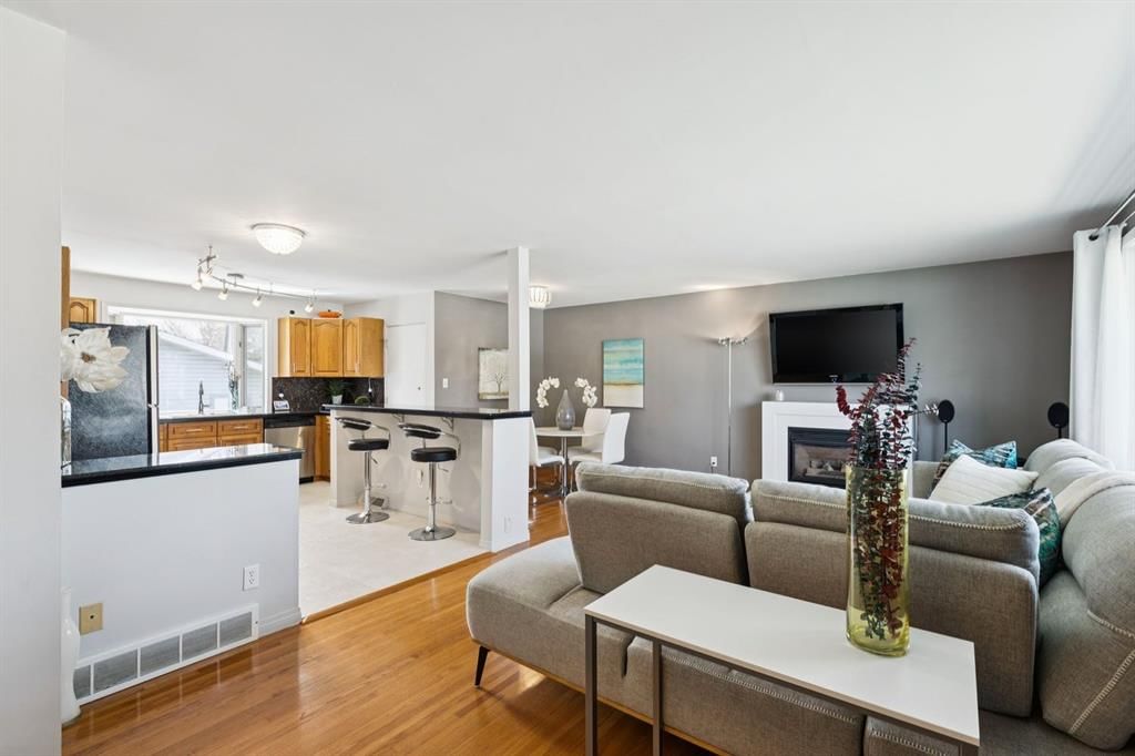 3215 Boulton Road NW, Calgary — photo 3 of 41