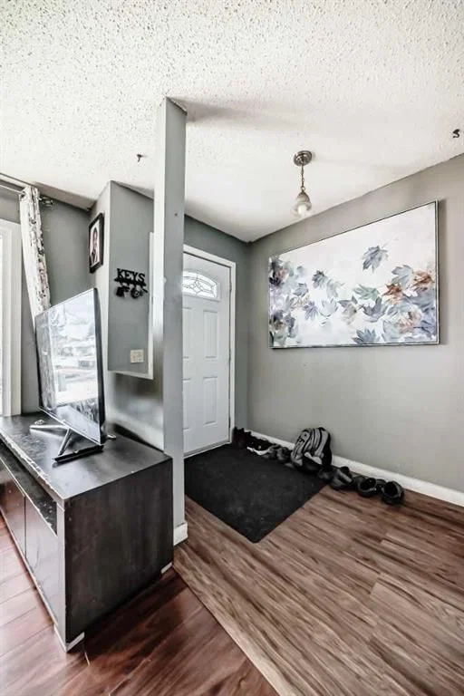 4 Fonda Crescent SE, Calgary — photo 5 of 49