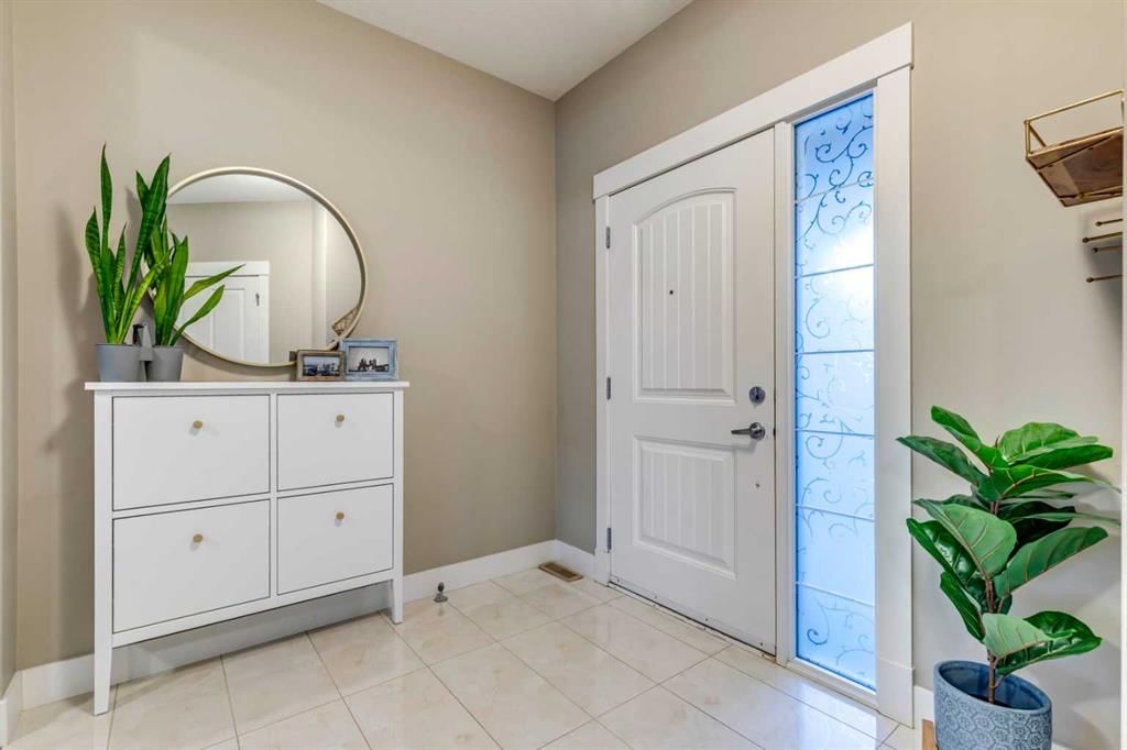 490 Mahogany Manor SE, Calgary — photo 3 of 50