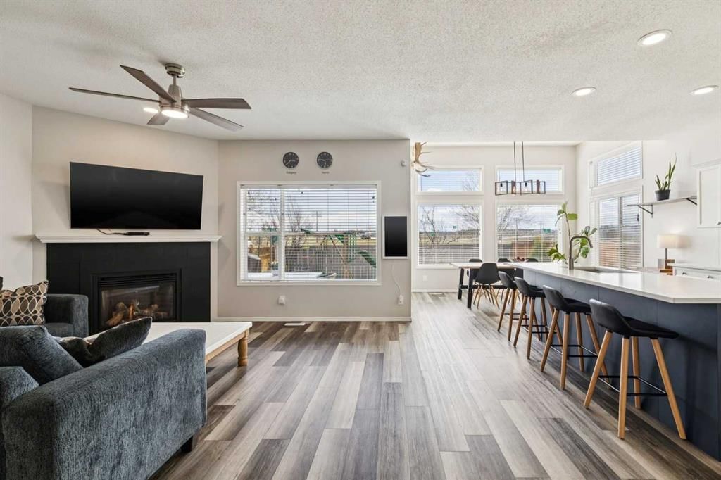 108 Somerside Crescent SW, Calgary — photo 4 of 43