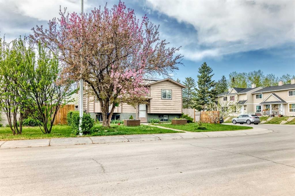 43 Mckenna Way SE, Calgary — photo 2 of 50