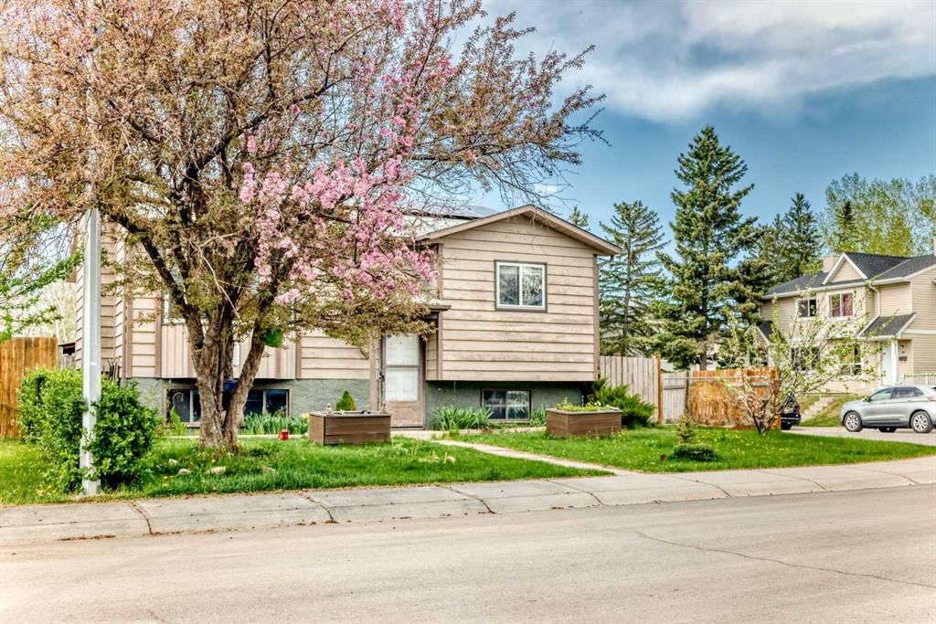 43 Mckenna Way SE, Calgary — photo 3 of 50