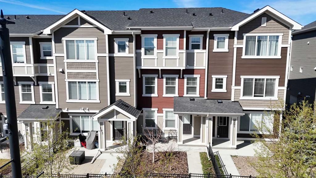 197 Sundown Road, Cochrane — photo 3 of 27