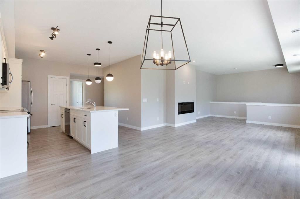 607 Cranbrook Walk SE, Calgary — photo 4 of 46