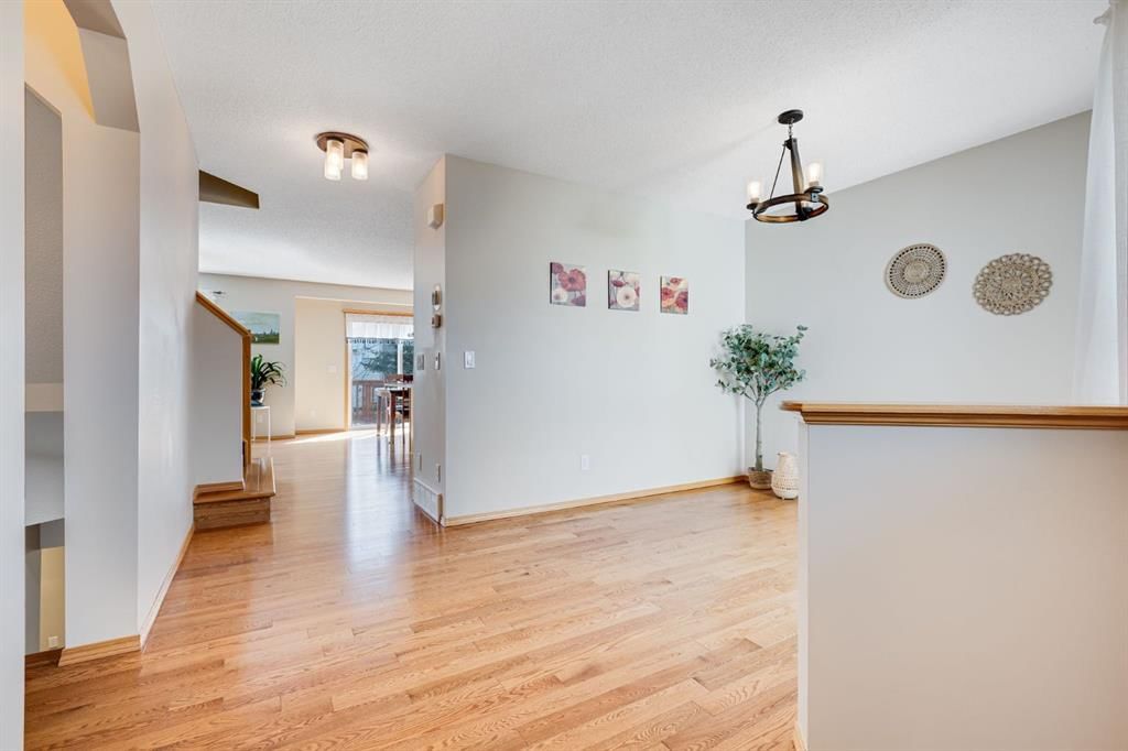 281 Bridlemeadows Common SW, Calgary — photo 3 of 48