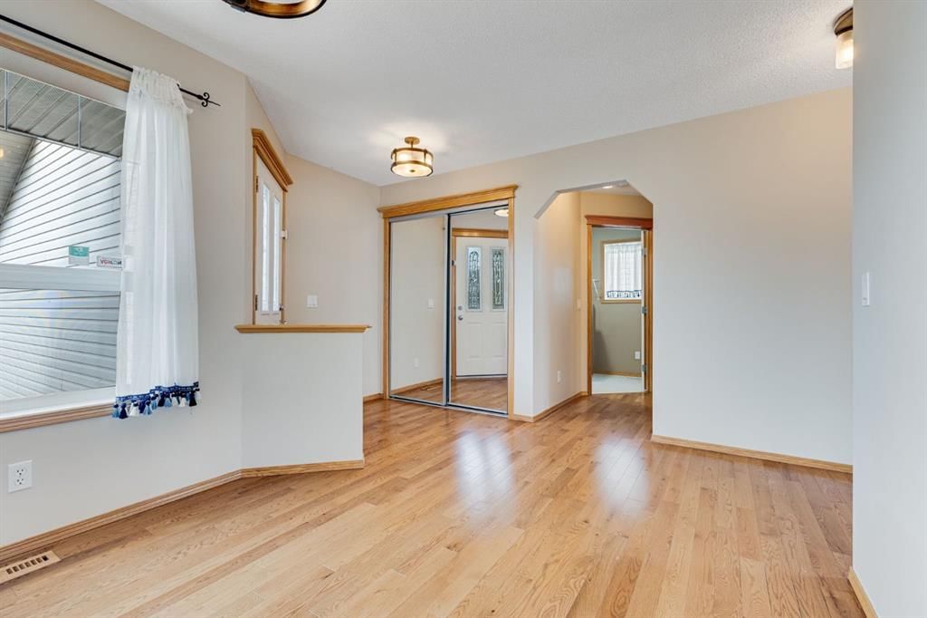 281 Bridlemeadows Common SW, Calgary — photo 5 of 48