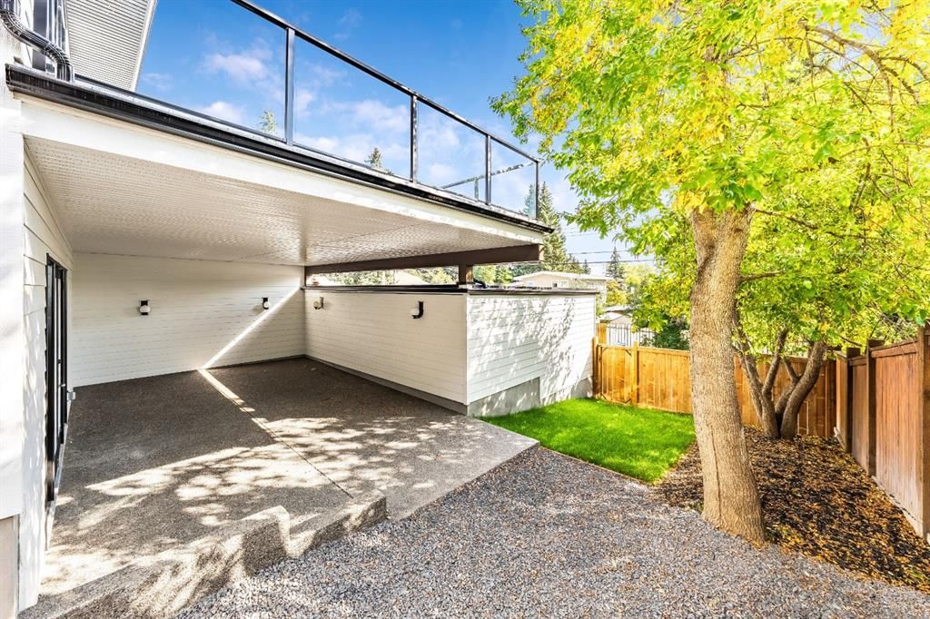 2755 Cannon Road NW, Calgary — photo 3 of 50