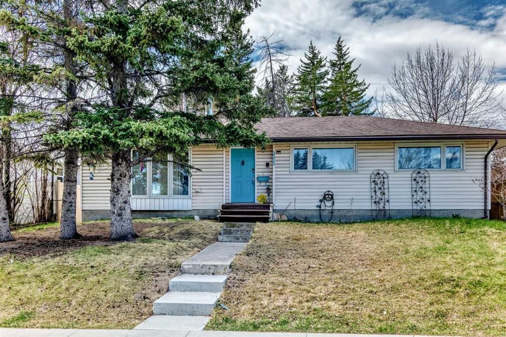 2215 37 Street SW, Calgary — main listing photo