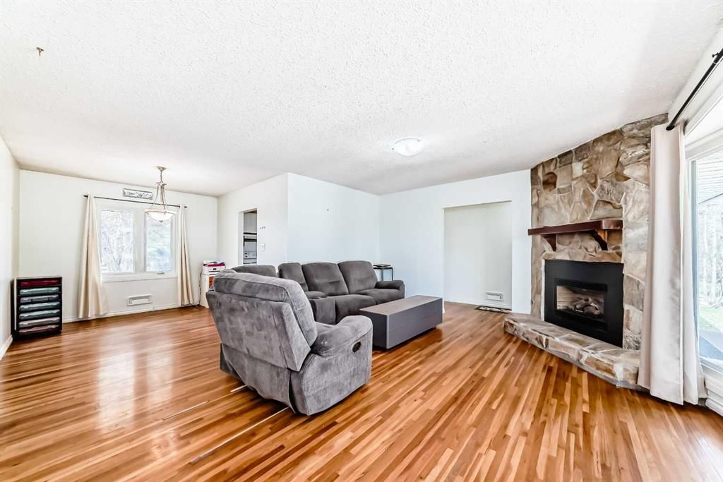 2215 37 Street SW, Calgary — photo 5 of 50