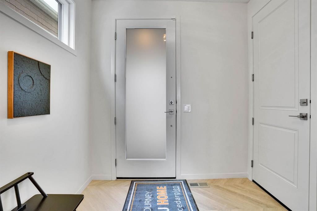 195 Lucas Common NW, Calgary — photo 4 of 47