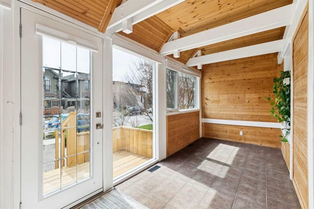 2128 Broadview Road NW, Calgary — photo 4 of 49