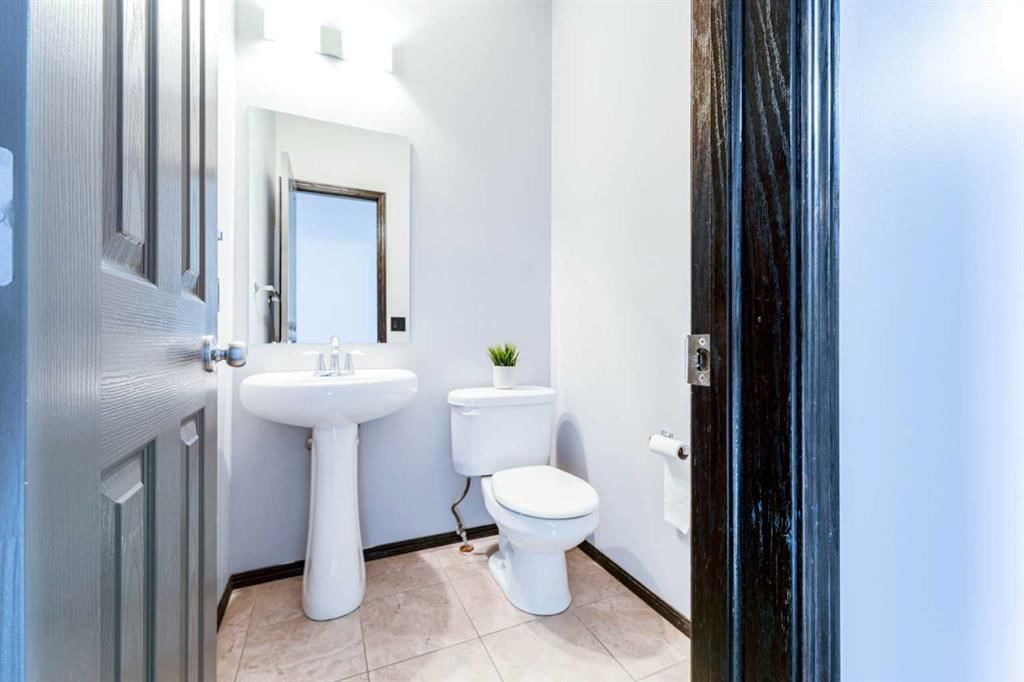 277 Panora Way NW, Calgary — photo 4 of 50