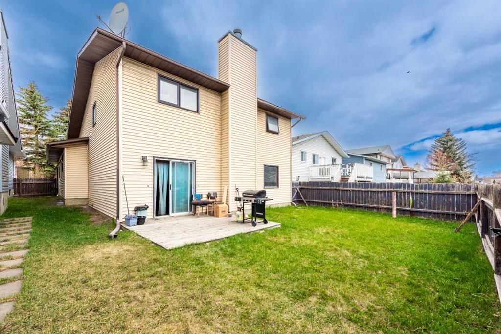 27 VENTURA Way NE, Calgary — photo 3 of 34