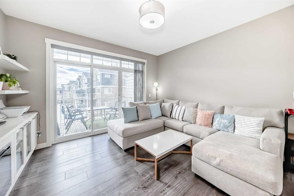 1651 Symons Valley Parkway NW, Calgary — photo 3 of 41