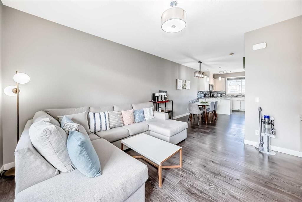 1651 Symons Valley Parkway NW, Calgary — photo 4 of 41