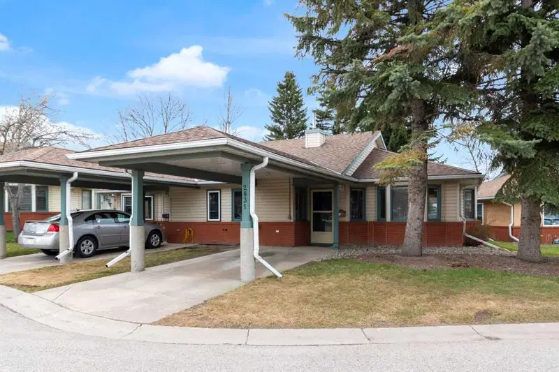2831 Dovely Park SE, Calgary — main listing photo
