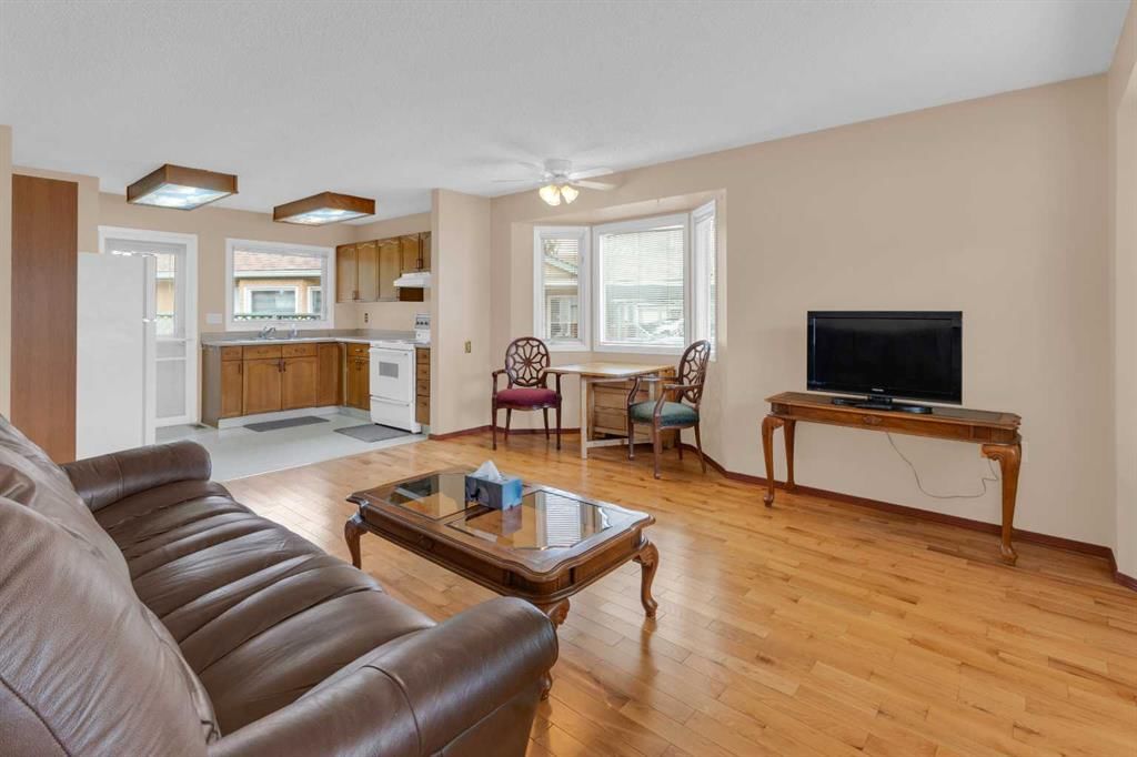 2831 Dovely Park SE, Calgary — photo 2 of 31