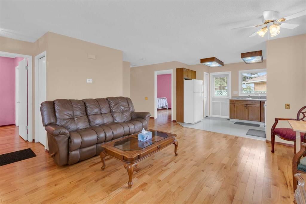 2831 Dovely Park SE, Calgary — photo 3 of 31