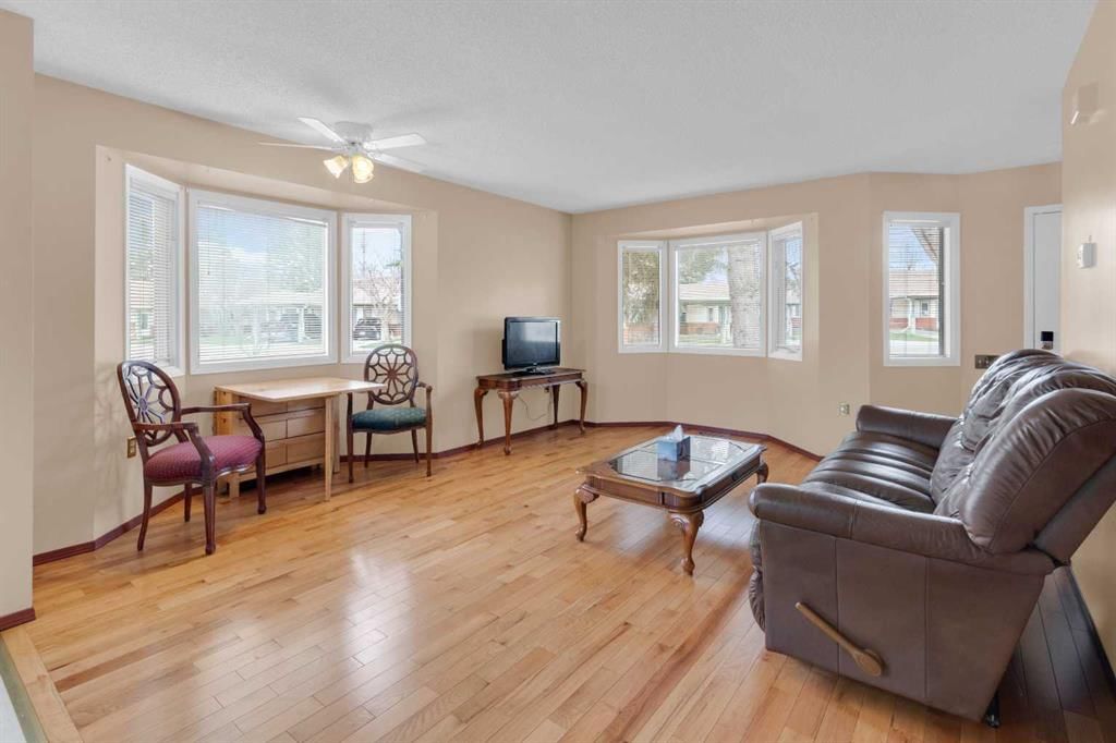 2831 Dovely Park SE, Calgary — photo 5 of 31