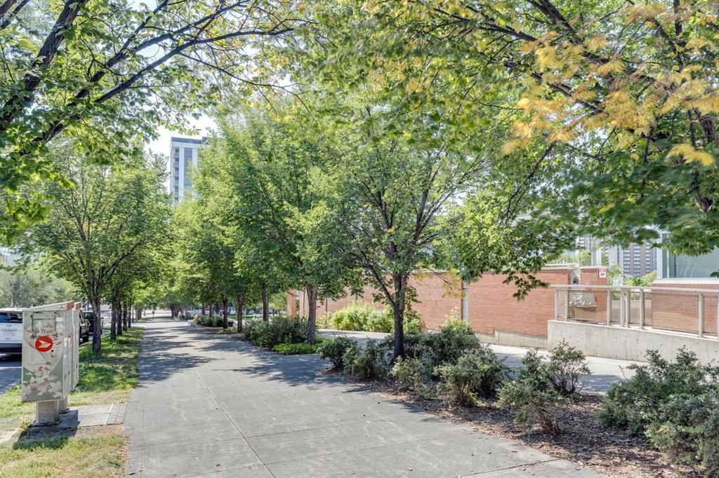 108, 990 Centre Avenue NE, Calgary — photo 3 of 41