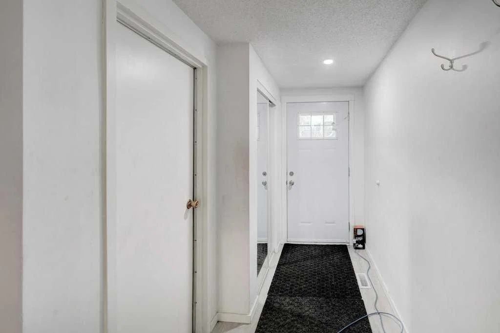 1420 Ranchlands Road NW, Calgary — photo 4 of 34