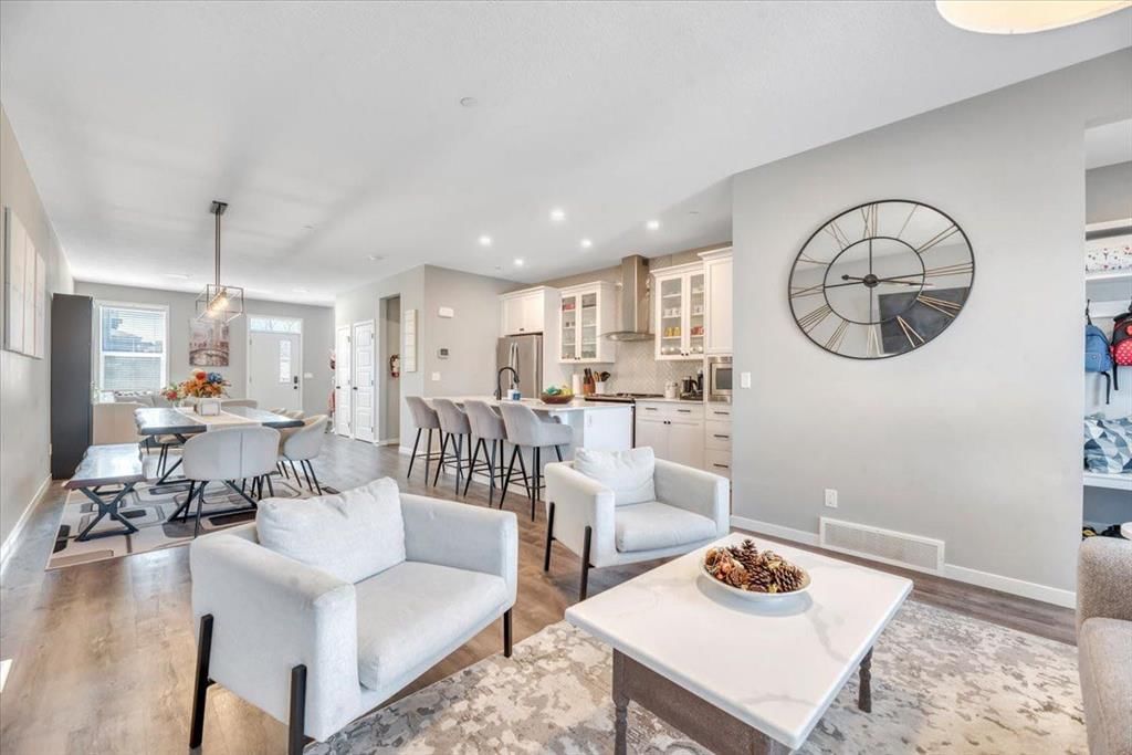 116 Lucas Street NW, Calgary — main listing photo