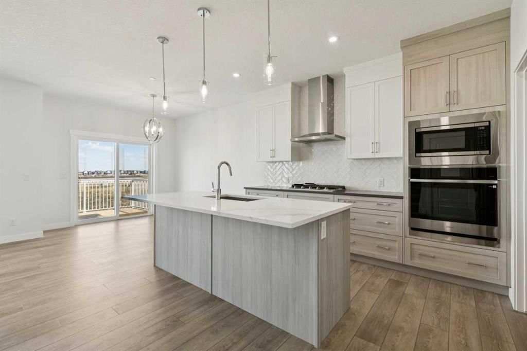 458 Hotchkiss Manor SE, Calgary — photo 4 of 43