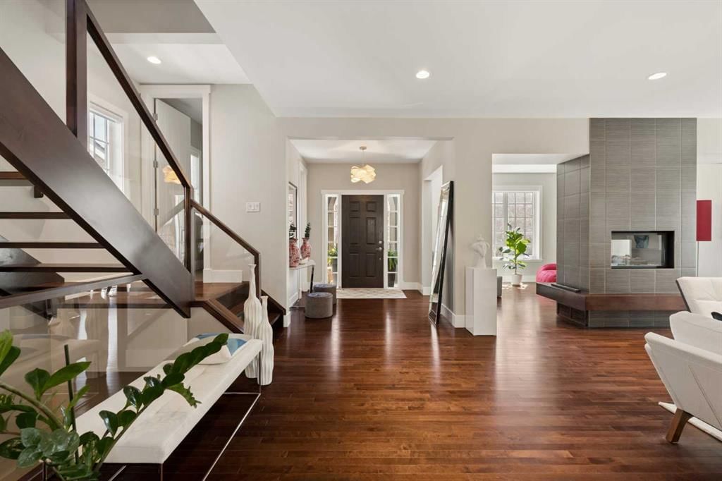 51 Hong Kong Road SW, Calgary — photo 3 of 50