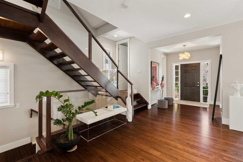 51 Hong Kong Road SW, Calgary — photo 4 of 50