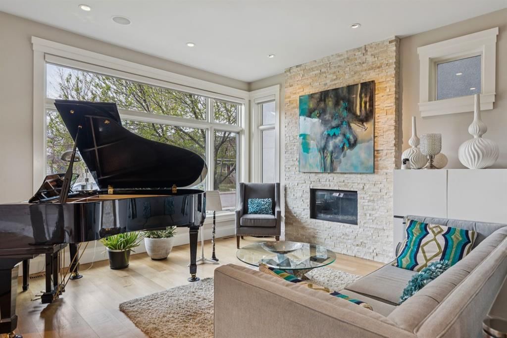 1624 Broadview Road NW, Calgary — photo 3 of 47